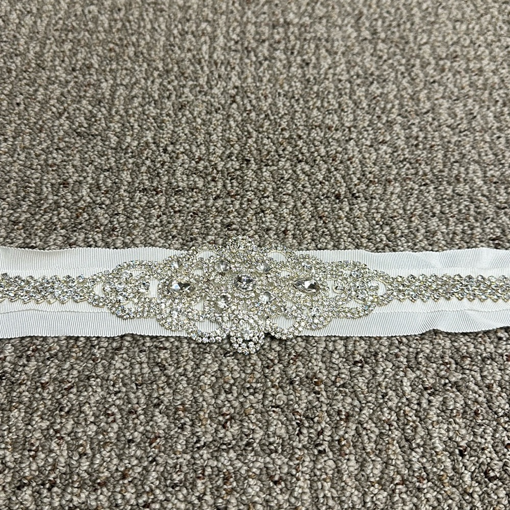 David’s Bridal Crystal Belt
